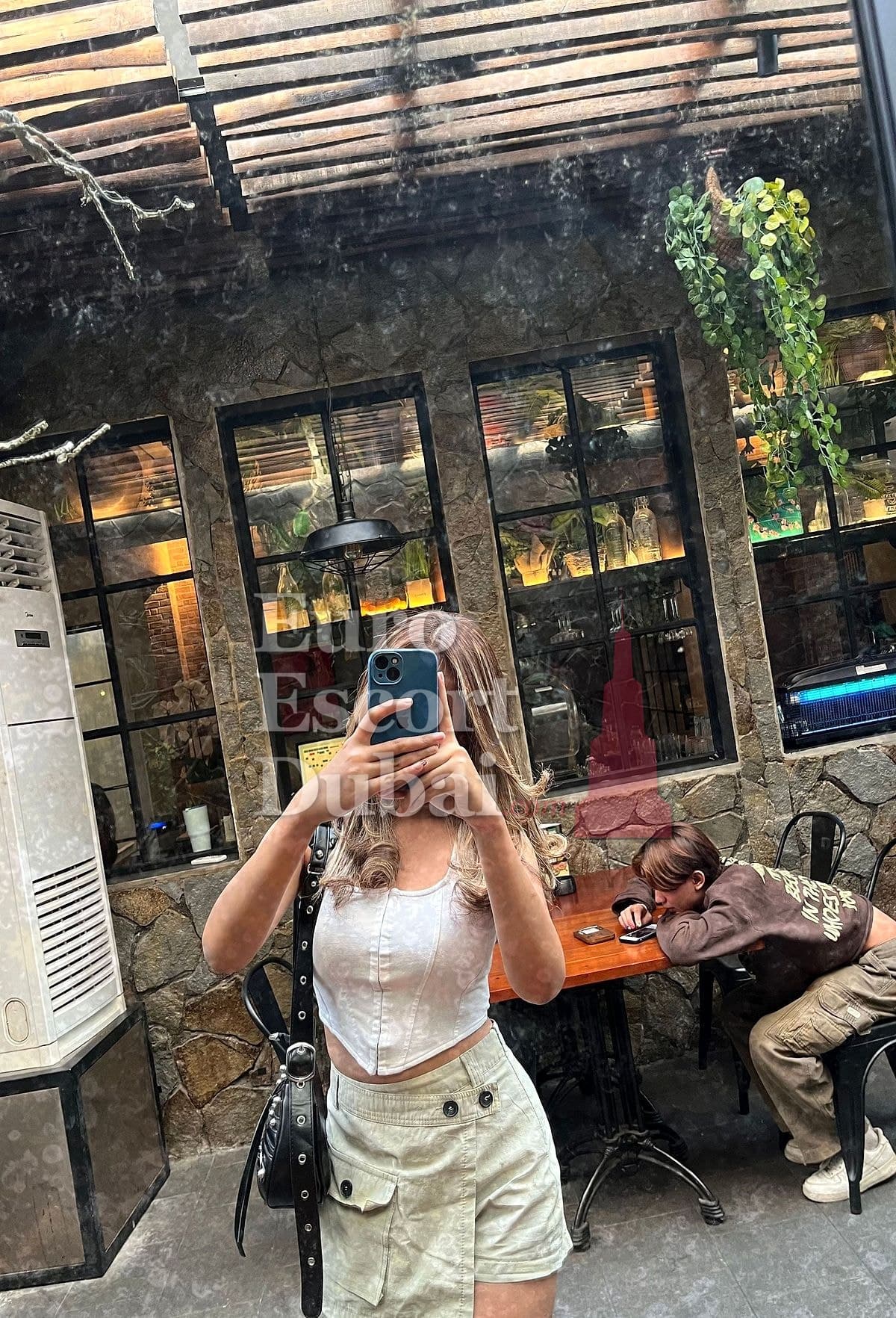 Grace, 25, escort in Dubai — blonde hair, Indonesian (photo 7 of 8)