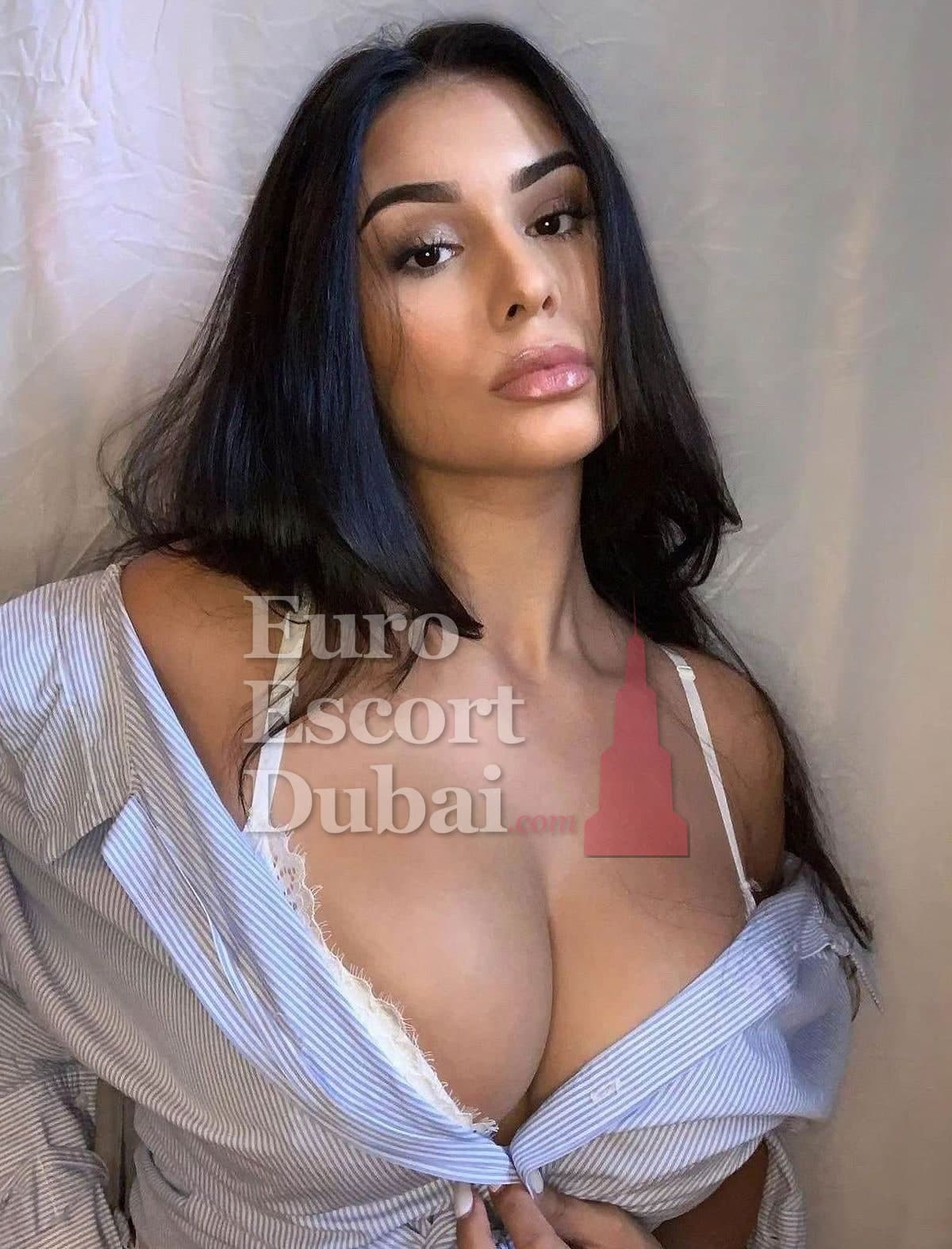 Shannon, 27, escort in Dubai — 160 cm, blonde hair (photo 2 of 4)