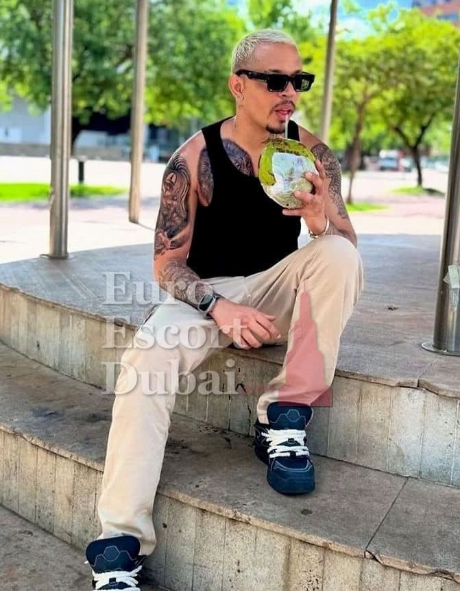 Adrian, 30, escort in Dubai — blonde hair, 185 cm (photo 3 of 13)