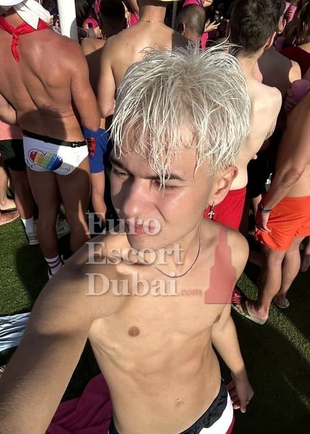 Tristan, 19, escort in Dubai — 175 cm, blonde hair (photo 10 of 13)