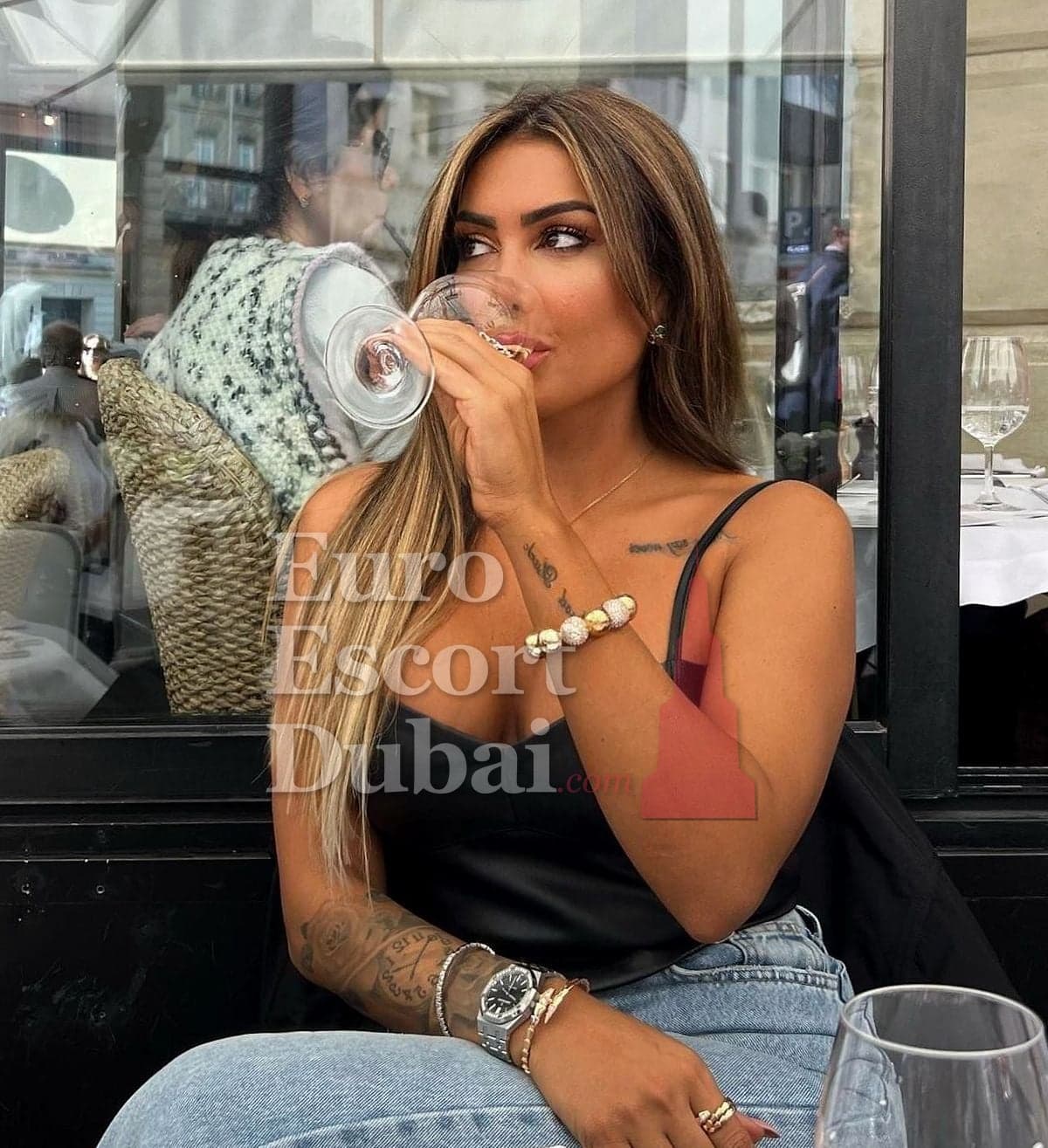 Mariam, 33, escort in Abu Dhabi — brown hair, 173 cm (photo 3 of 10)