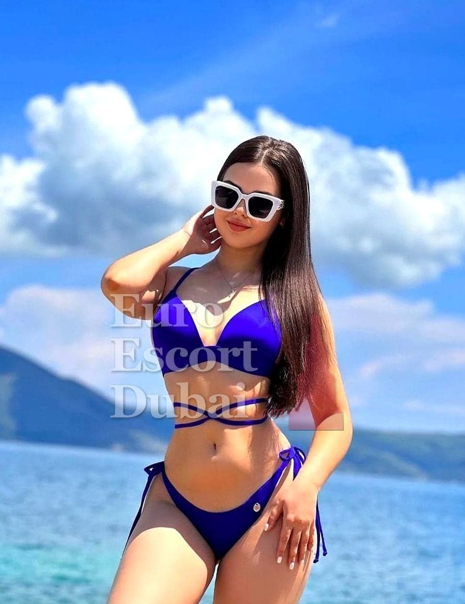 Louise, 20, escort in Al Ain — 169 cm, brown hair (photo 6 of 6)
