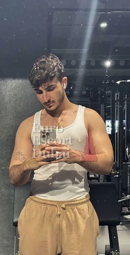 Waleed, 23, escort in Dubai — 175 cm, brown hair (photo 6 of 13)