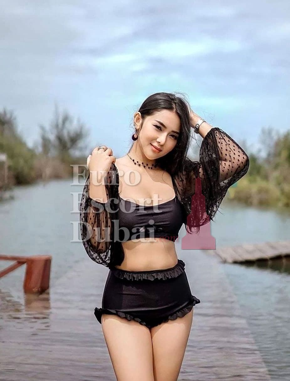Anya, 23, escort in Abu Dhabi — blonde hair, Indonesian (photo 1 of 7)