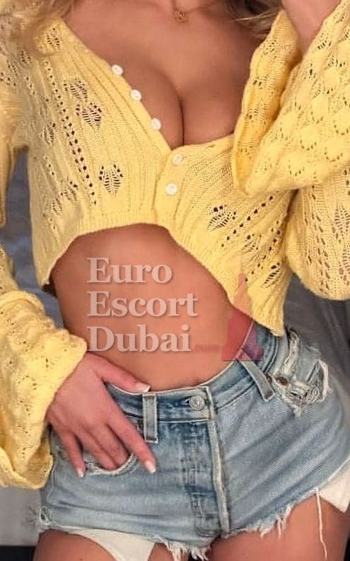 Asya, 27, escort in Dubai — blonde hair, 140 cm (photo 5 of 5)