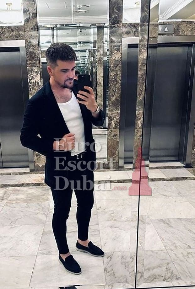 Jordan, 29, escort in Abu Dhabi — black hair, 180 cm (photo 1 of 13)