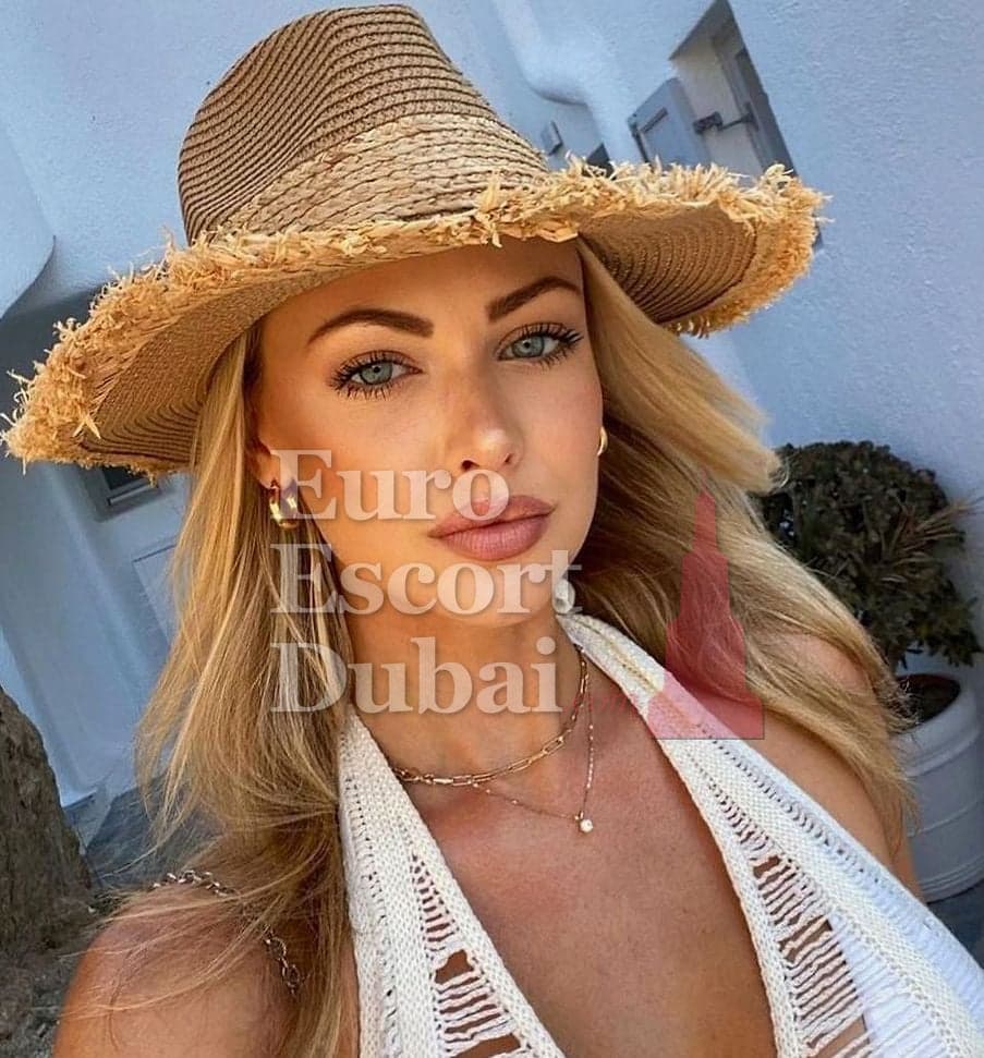 Ainsley, 22, escort in Dubai — French, 170 cm (photo 2 of 6)