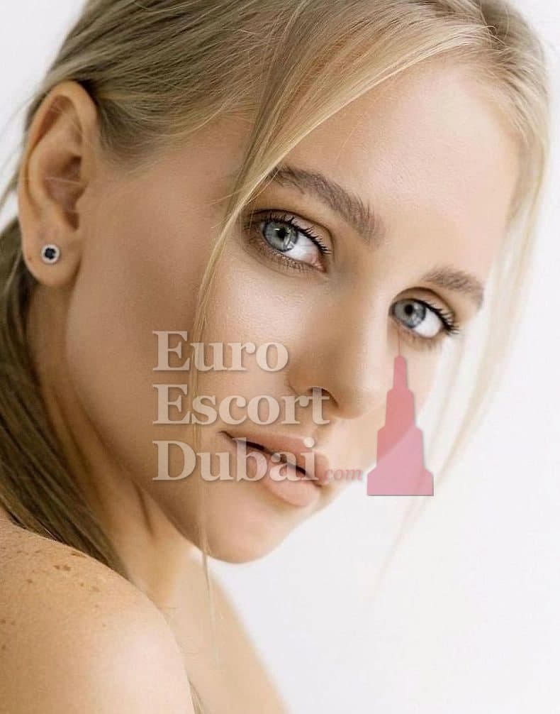 Esra, 23, escort in Dubai — blonde hair, Turkish (photo 1 of 6)