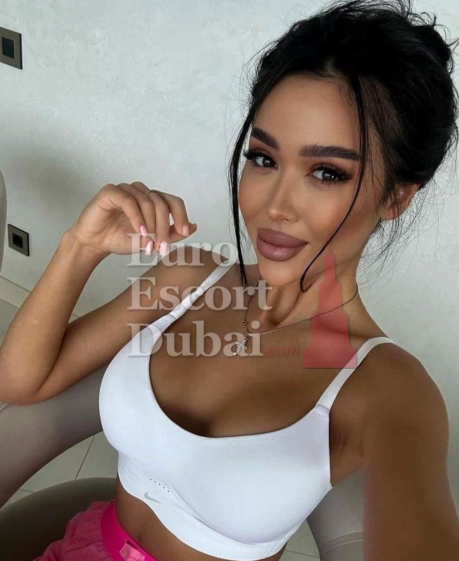 Annie, 25, escort in Dubai — black hair, 170 cm (photo 5 of 10)