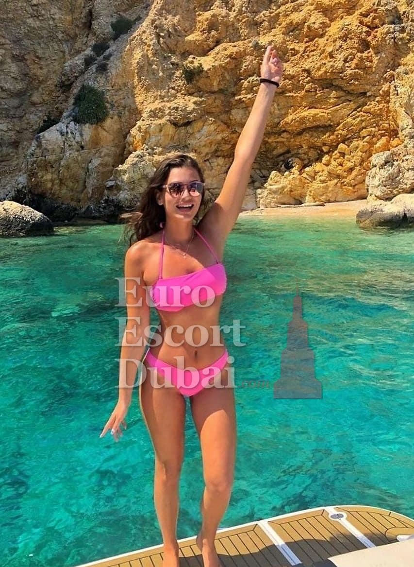 Rana, 22, escort in Ajman — 170 cm, brown hair (photo 6 of 6)