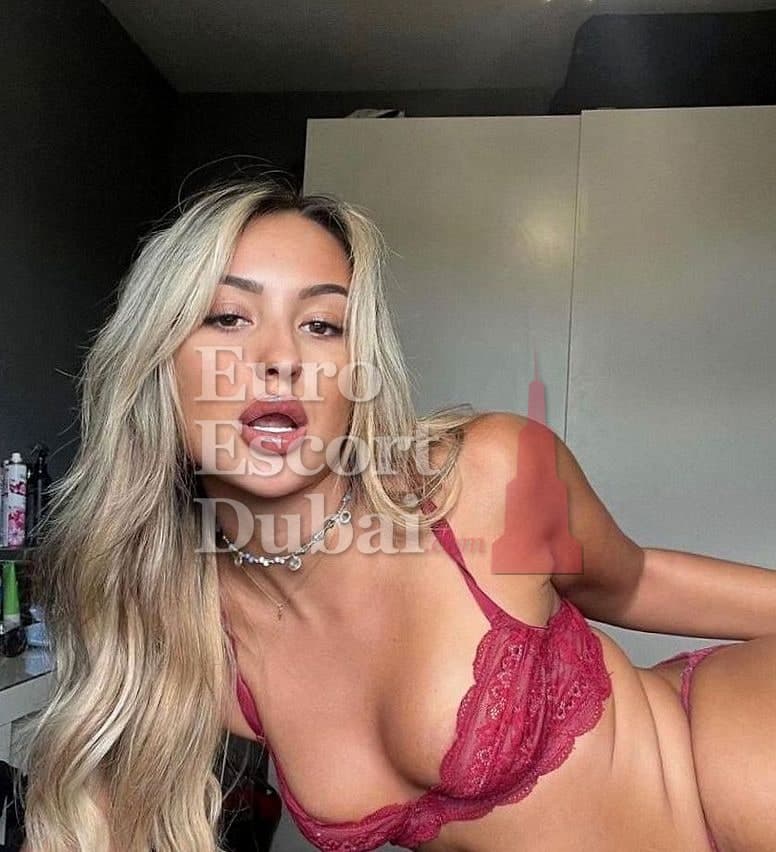 Indah, 25, escort in Dubai — 167 cm, blonde hair (photo 3 of 5)