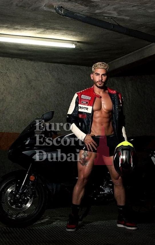 Emre, 29, escort in Dubai — brown hair, 178 cm (photo 9 of 12)