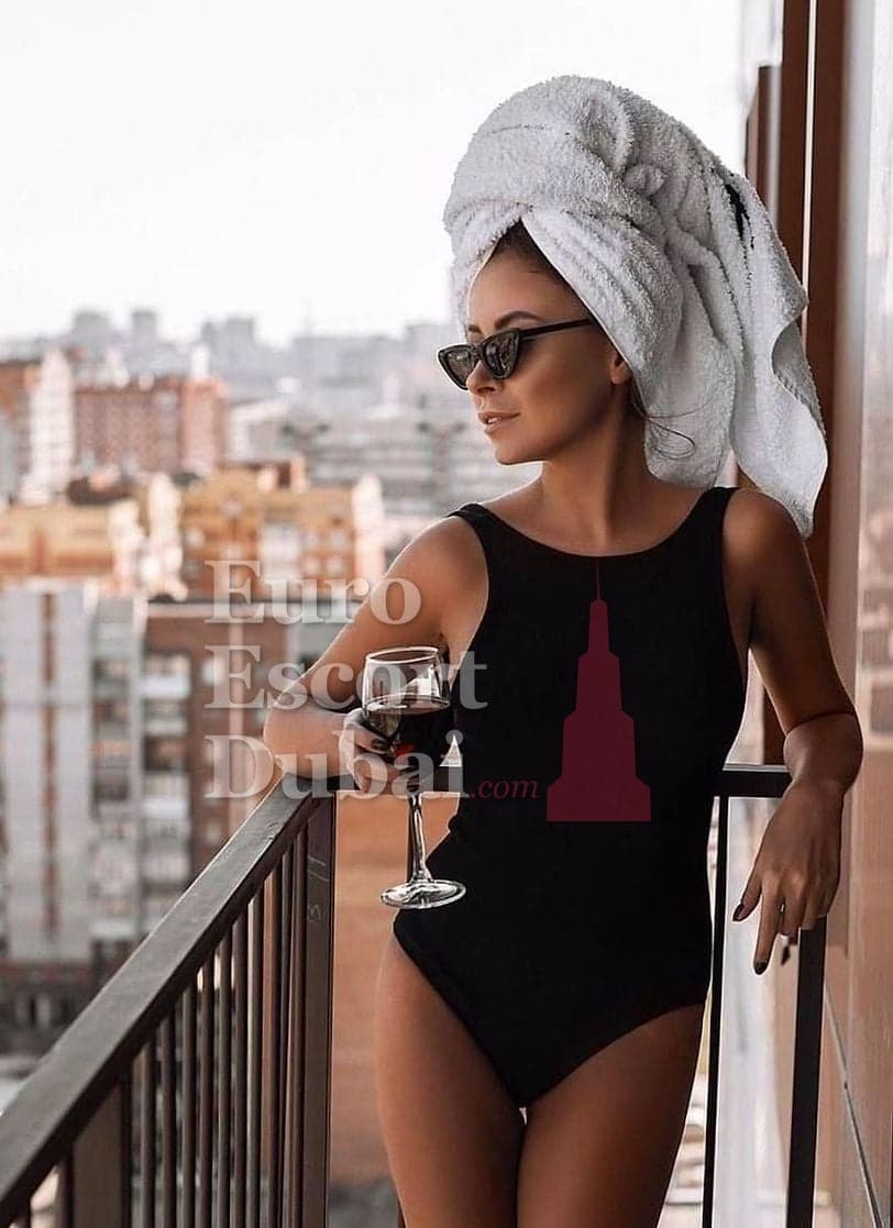 Francesca Chanel, 33, escort in Dubai — 169 cm, brown hair (photo 4 of 5)