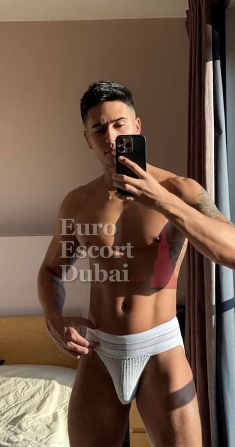 Maksim, 25, escort in Dubai — black hair, 178 cm (photo 3 of 8)