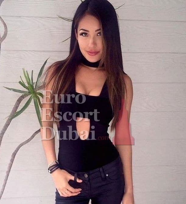Autumn, 26, escort in Dubai — 168 cm, black hair (photo 2 of 6)