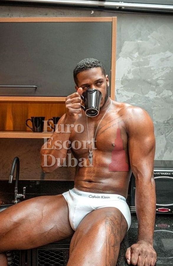 Owen, 29, escort in Dubai — black hair, 183 cm (photo 3 of 13)