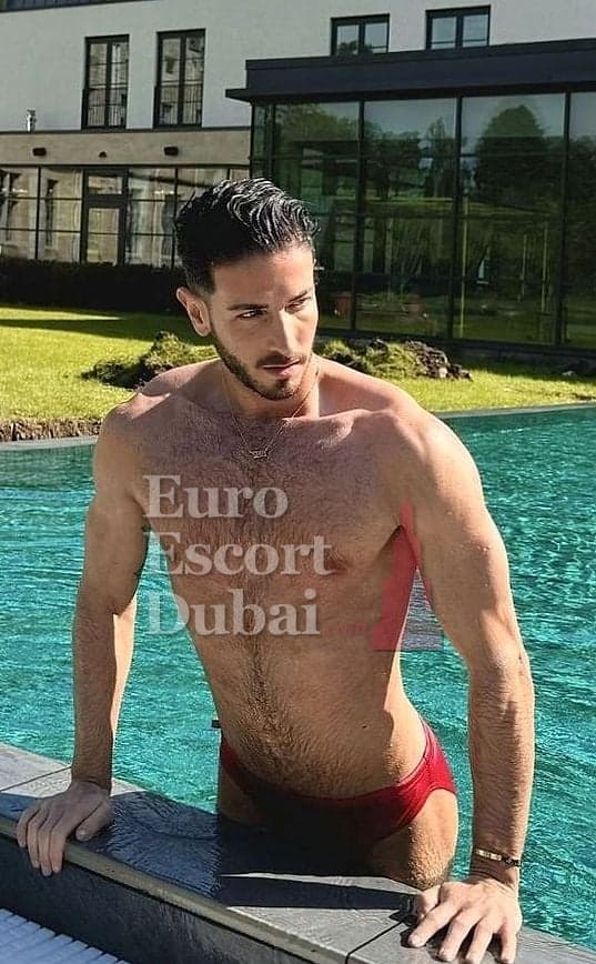 Carter, 26, escort in Dubai — black hair, 173 cm (photo 7 of 11)
