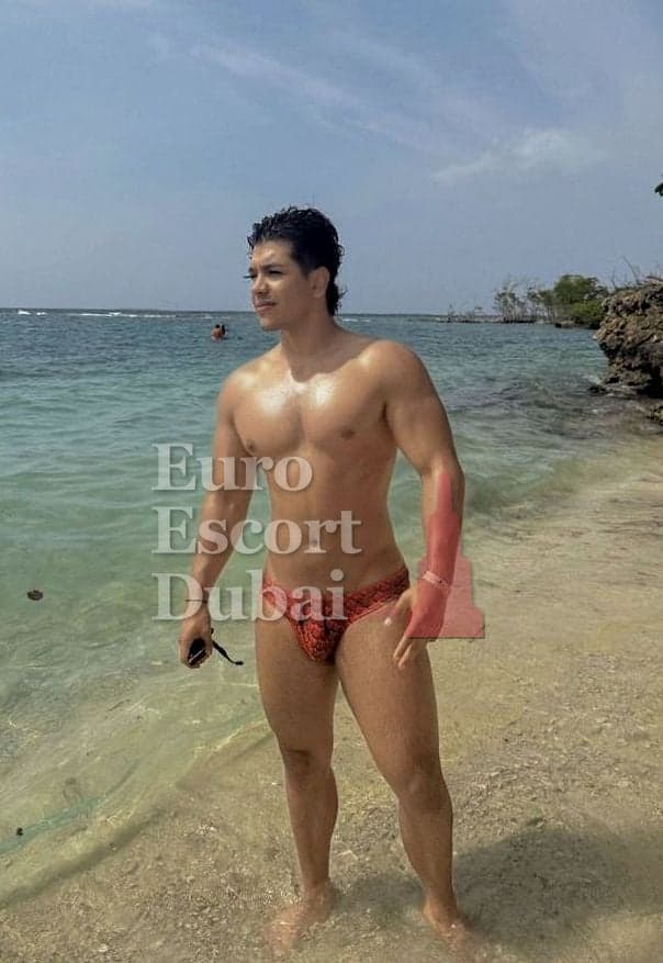Nurlan, 26, escort in Dubai — 178 cm, black hair (photo 2 of 5)