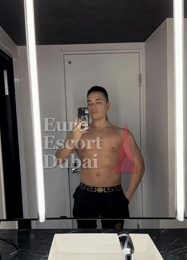 Anton, 28, escort in Dubai — 173 cm, black hair (photo 4 of 13)