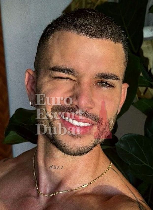 Marco, 29, escort in Dubai — black hair, 178 cm (photo 9 of 10)