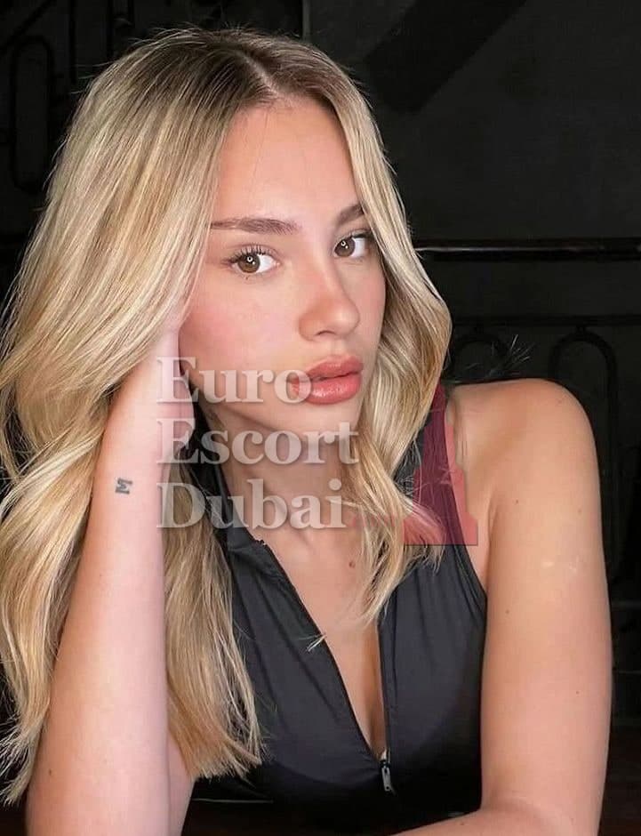 Nell, 21, escort in Dubai — 168 cm, blonde hair (photo 6 of 6)