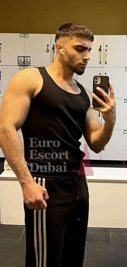 Hunter, 25, escort in Dubai — 178 cm, black hair (photo 4 of 6)