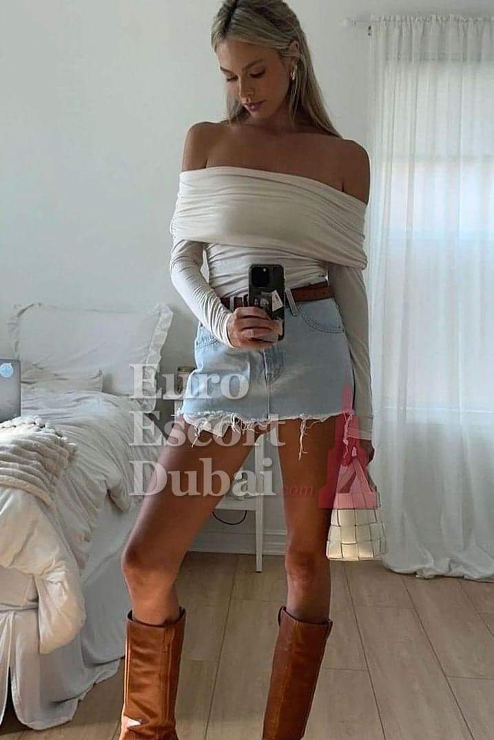 Selena, 24, escort in Dubai — blonde hair, 170 cm (photo 1 of 10)