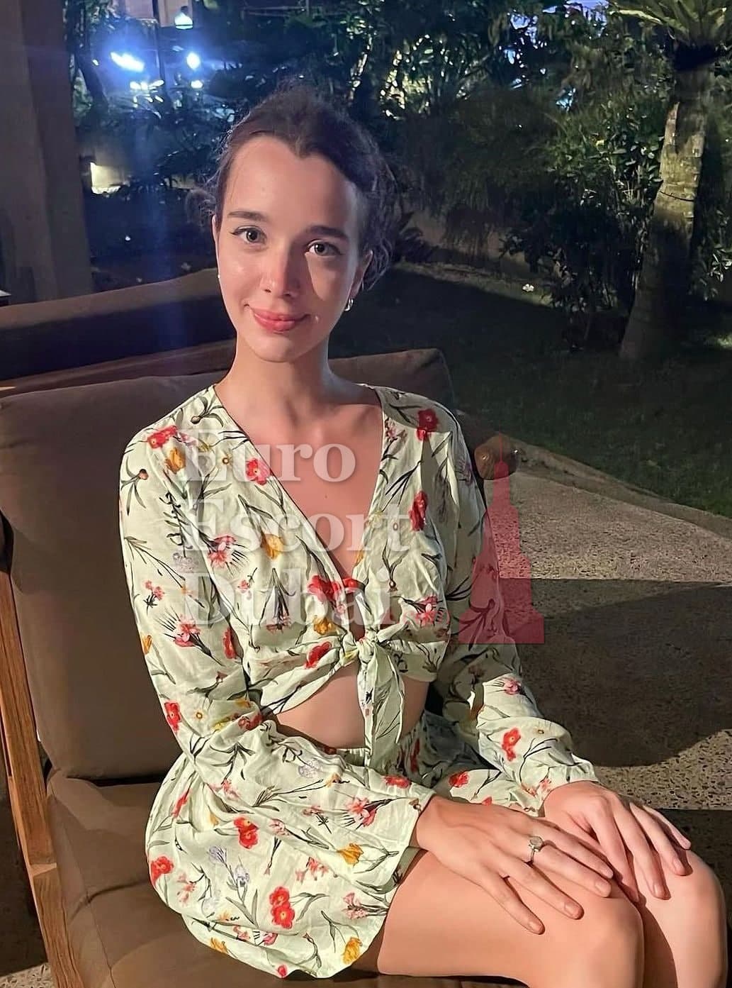 Cheryl, 20, escort in Dubai — French, 169 cm (photo 5 of 6)