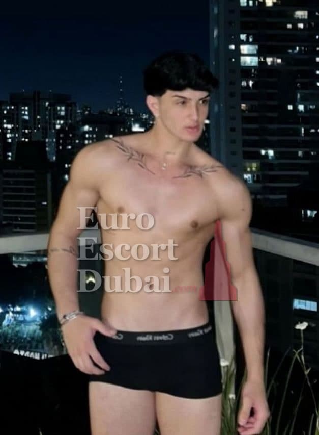 Carlos, 20, escort in Abu Dhabi — 180 cm, black hair (photo 6 of 13)