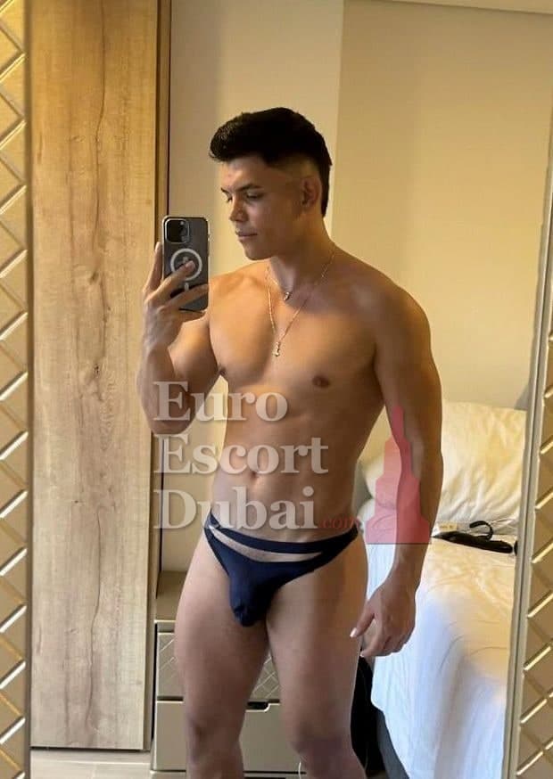 Diego, 26, escort in Sharjah — 173 cm, brown hair (photo 2 of 13)