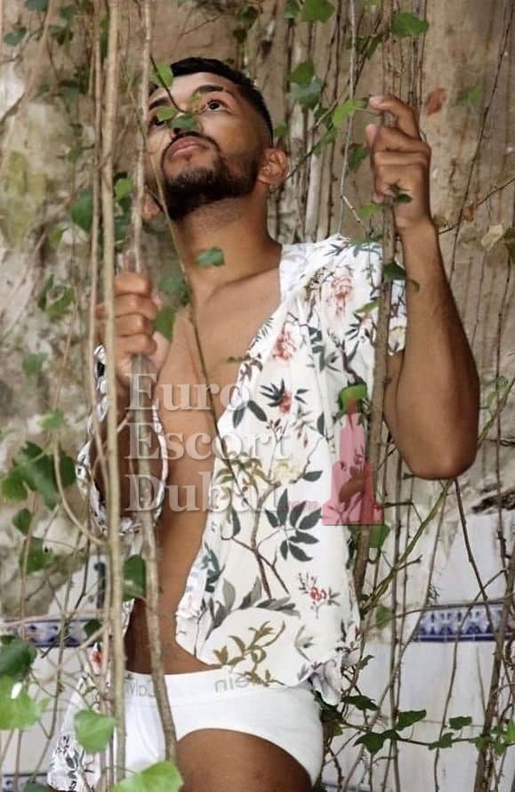 Omar, 27, escort in Dubai — 178 cm, black hair (photo 4 of 7)