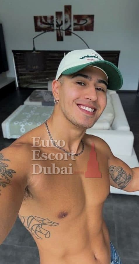 Maksim, 25, escort in Dubai — black hair, 178 cm (photo 7 of 8)