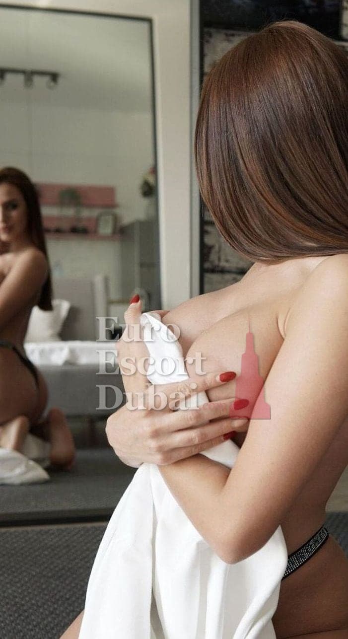 Eva, 24, escort in Dubai — black hair, Romanian (photo 4 of 10)