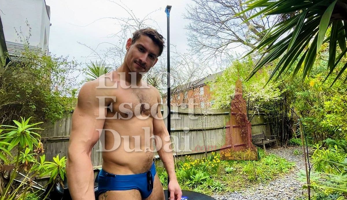 Nils, 32, escort in Dubai — black hair, 185 cm (photo 3 of 4)