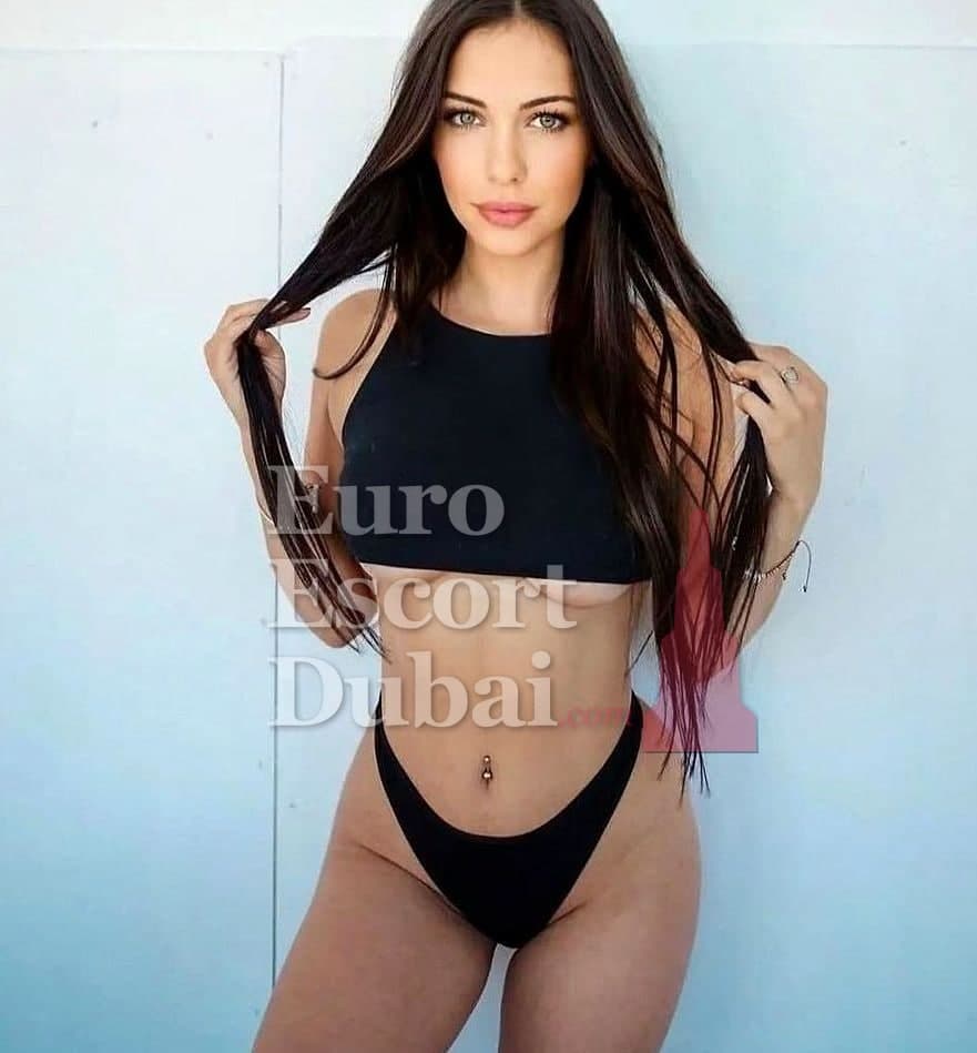 Aurelie, 21, escort in Abu Dhabi — 170 cm, brown hair (photo 3 of 6)