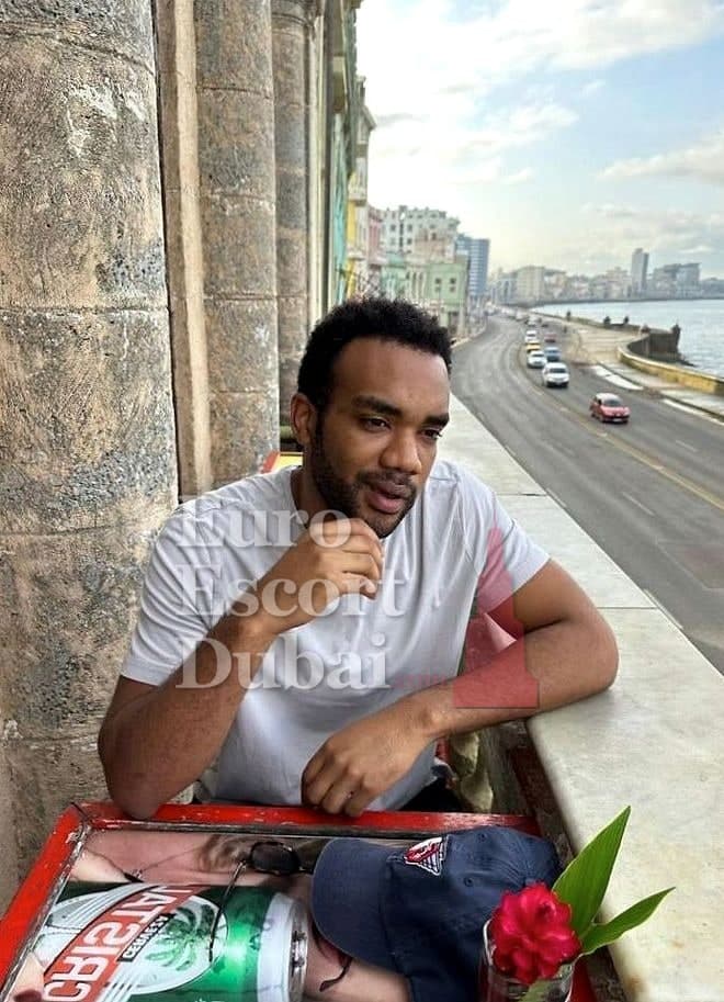 Jason, 33, escort in Abu Dhabi — 185 cm, black hair (photo 2 of 7)