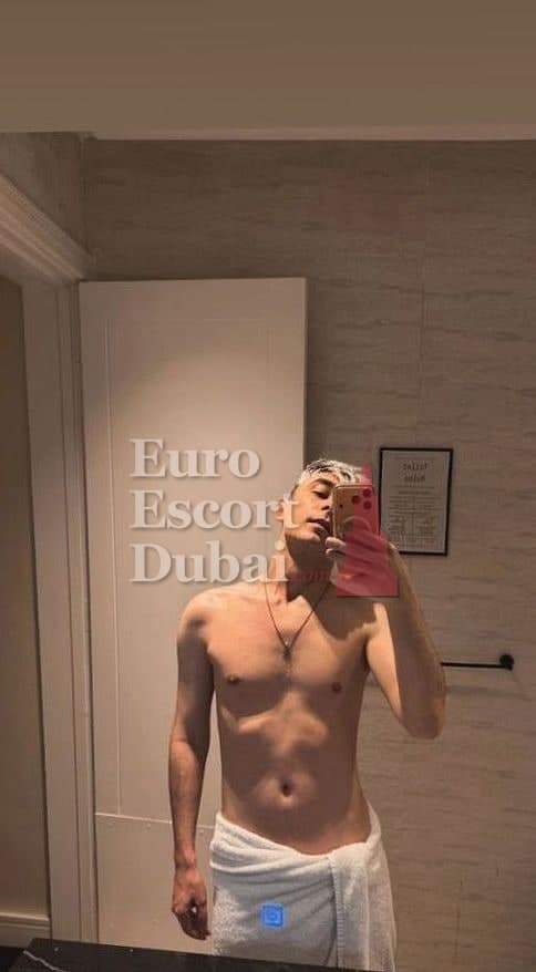 Oscar, 27, escort in Dubai — blonde hair, 180 cm (photo 1 of 8)