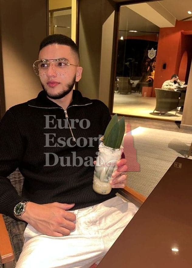Gustavo, 22, escort in Sharjah — black hair, 180 cm (photo 9 of 10)