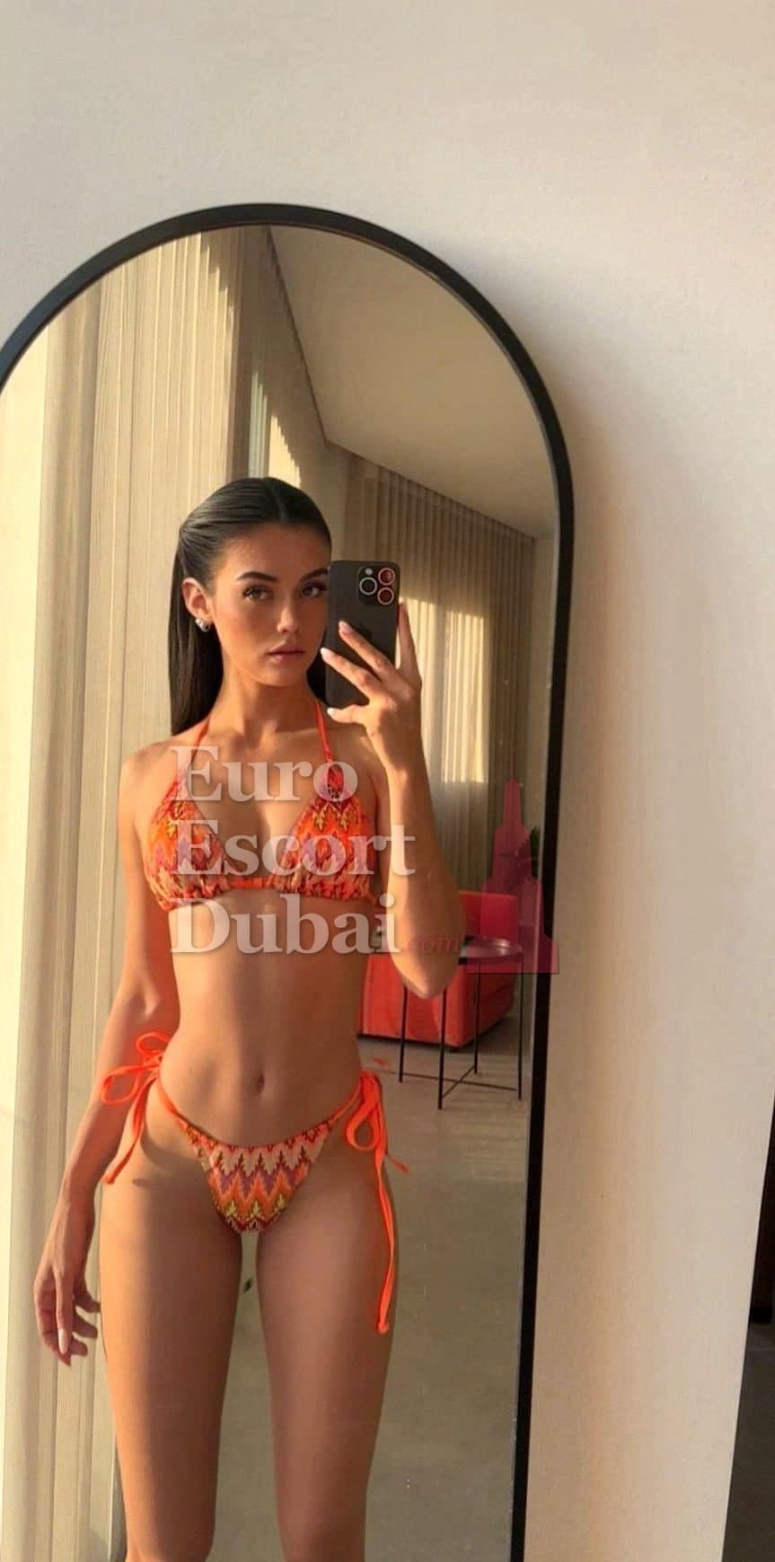 Sophie, 23, escort in Dubai — 170 cm, black hair (photo 6 of 9)