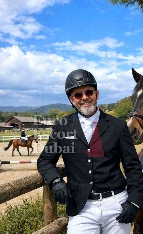 Nico, 43, escort in Ajman — black hair, 175 cm (photo 3 of 5)