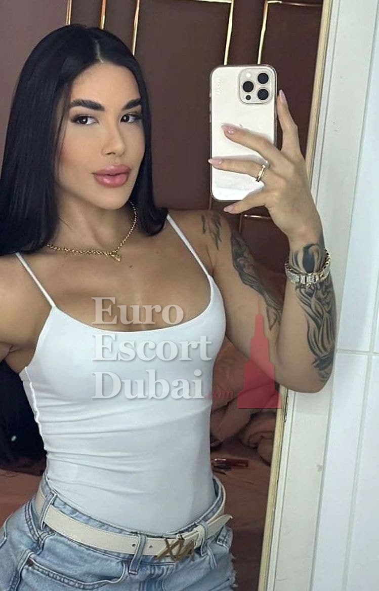 Eliana Luxe, 22, escort in Dubai — brown hair, British (photo 4 of 10)