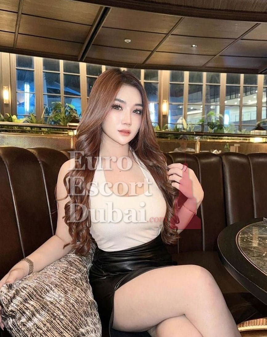 Ericka, 30, escort in Ajman — 165 cm, blonde hair (photo 6 of 6)