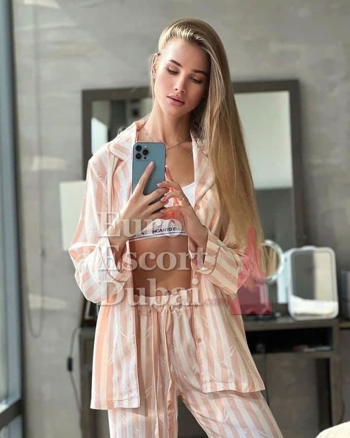 Zuzana, 21, escort in Dubai — 170 cm, blonde hair (photo 3 of 5)