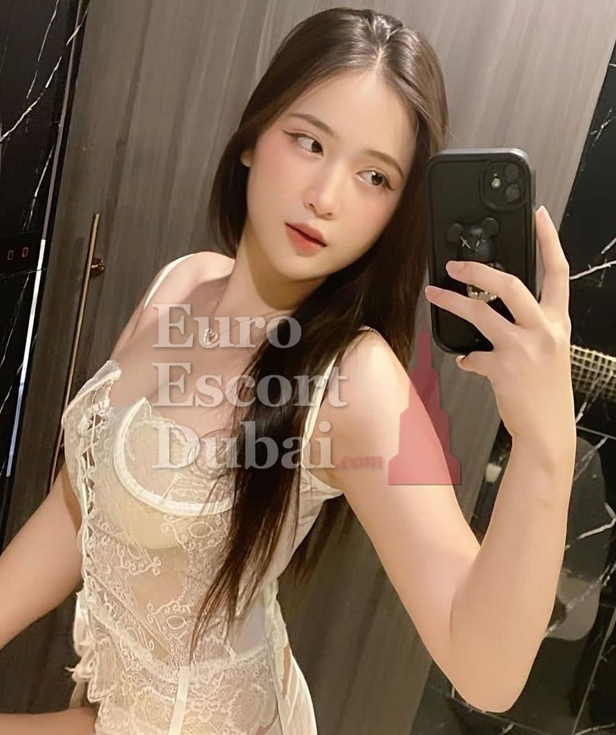Chaewon, 24, escort in Dubai — Indonesian, 166 cm (photo 2 of 5)