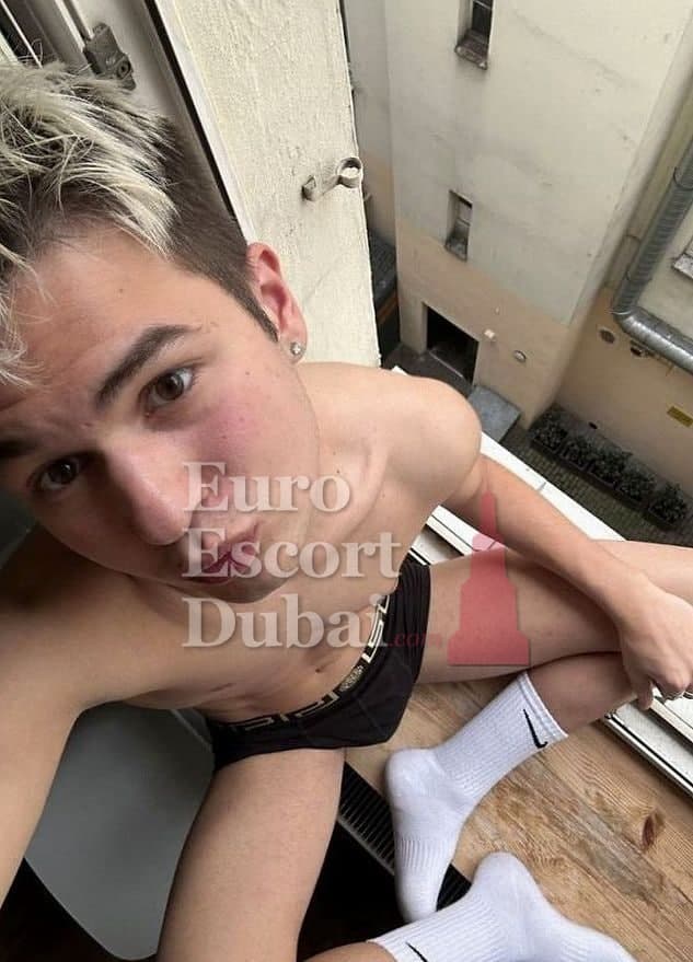 Tristan, 19, escort in Dubai — blonde hair, 175 cm (photo 5 of 13)