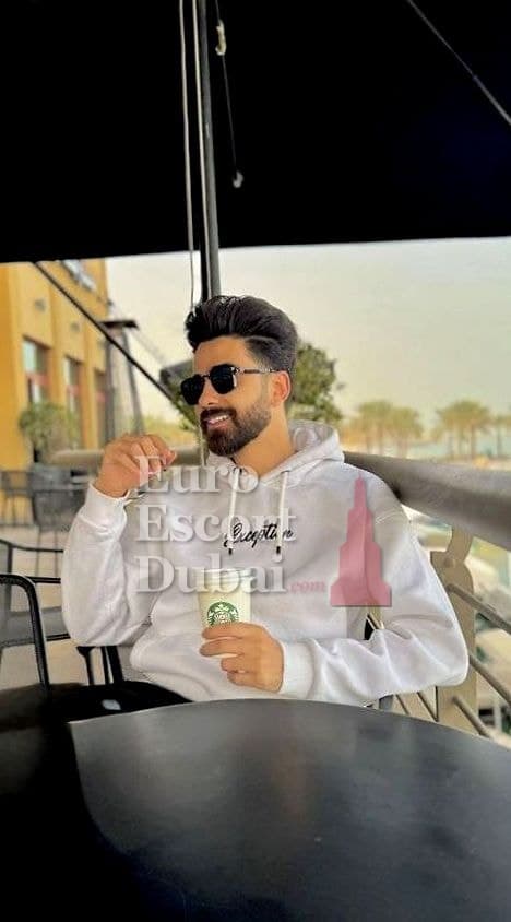 Ayman, 28, escort in Dubai — 178 cm, black hair (photo 4 of 5)