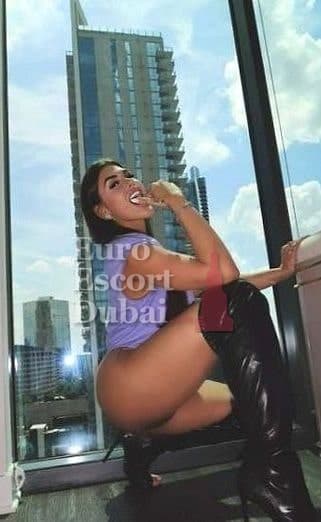 Nathalia, 22, escort in Dubai — brown hair, Colombian (photo 7 of 13)