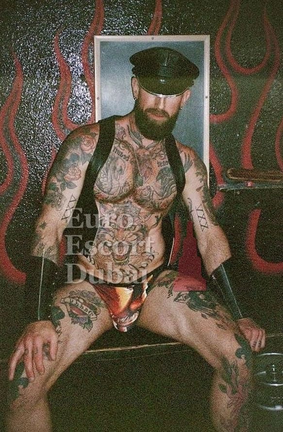 Victor, 36, escort in Abu Dhabi — brown hair, 185 cm (photo 13 of 13)