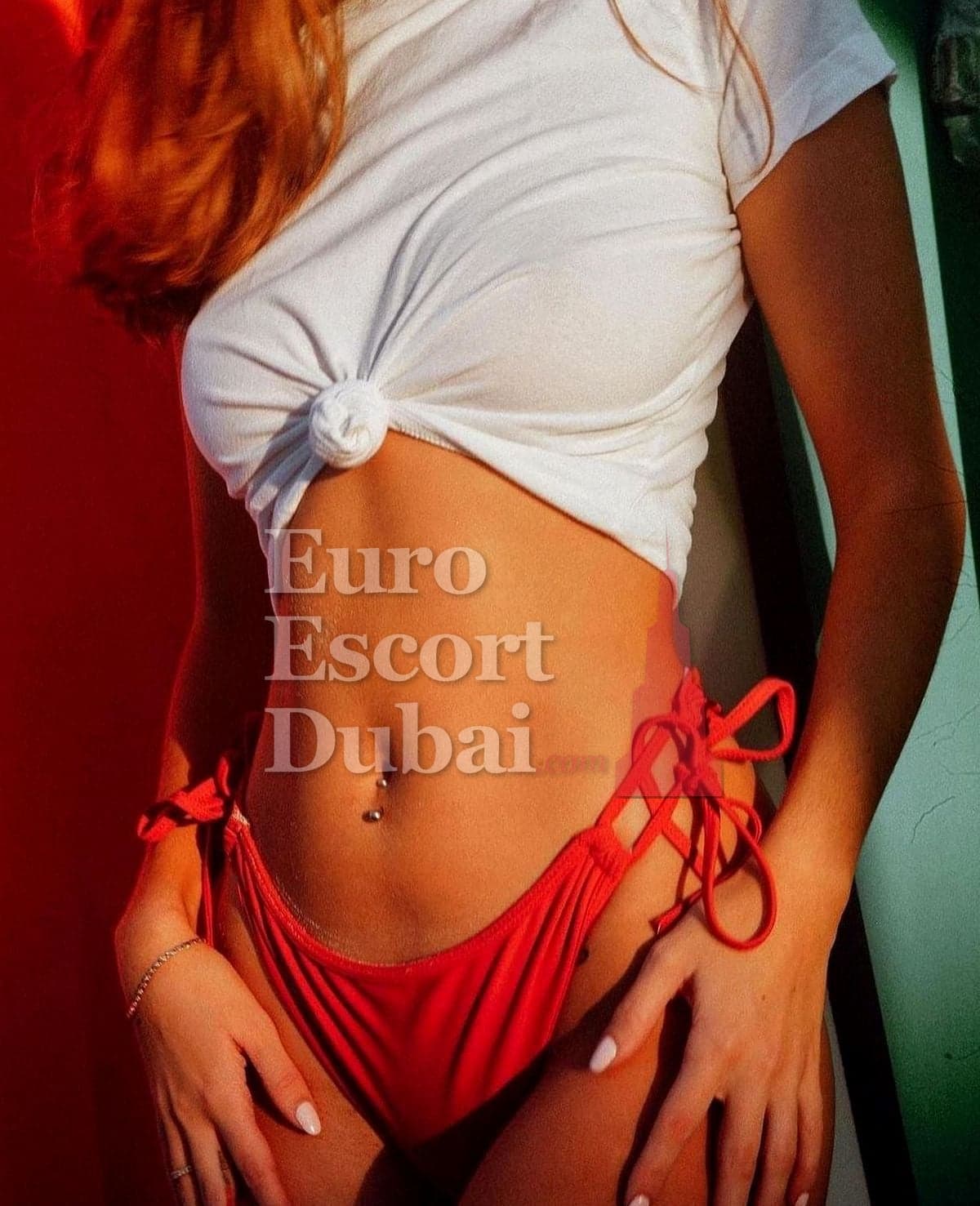 Alice, 31, escort in Dubai — blonde hair, 160 cm (photo 5 of 7)