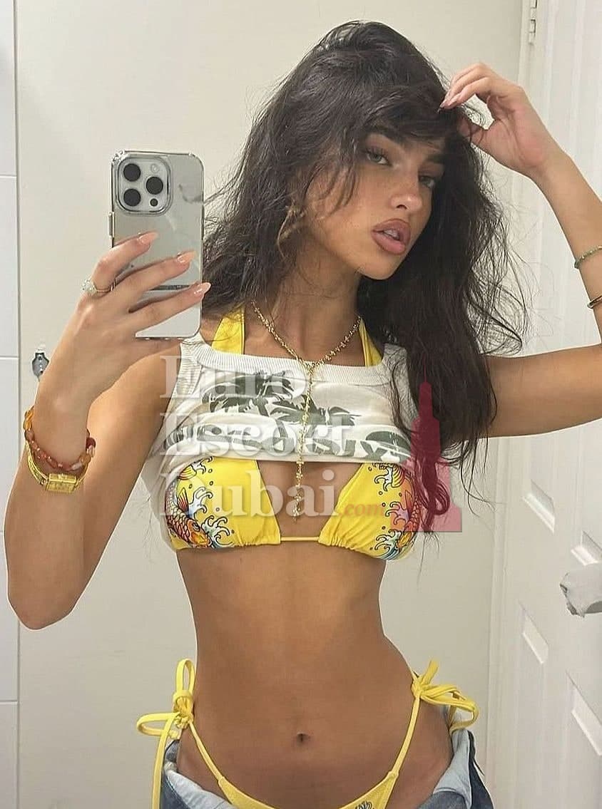 Molly, 21, escort in Dubai — brown hair, French (photo 1 of 5)